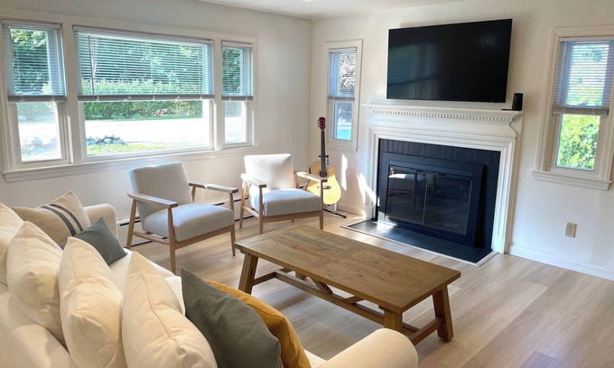 Rye Casa | Coastal Comfort in Rye: 1 Mile to Beach & 8 Minutes to Downtown Portsmouth