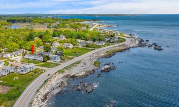 Rye Condominio | Coastal Condo on Ocean Blvd in Rye with Deck & Ocean Views