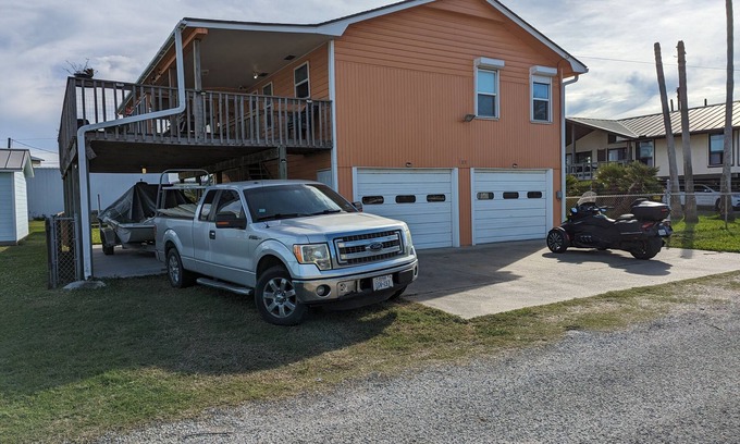 Port O Connor Casa | COASTAL CORAL -A few steps to the Beach, Pier, Park & close to all Boat Ramps.