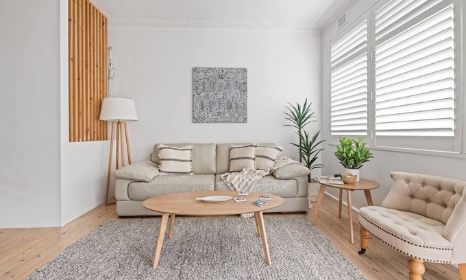Freshwater Apartamento | Coastal Corner Contemporary Chic by the Beach
