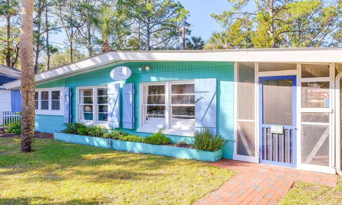 Tybee Island Cabaña | Coastal Cottage 4 Blocks from Beach, fall specials & military discounts
