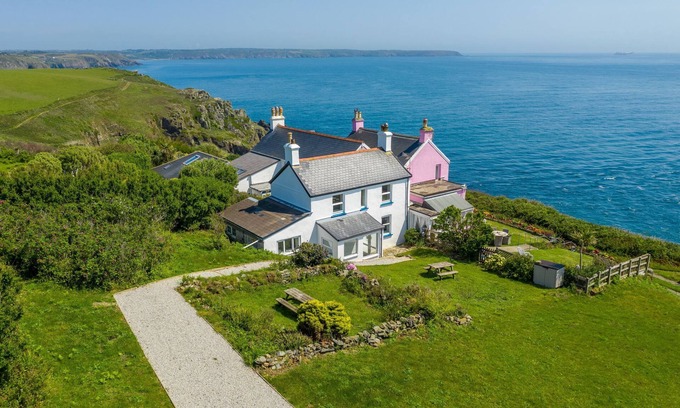 Landewednack Cabaña | Cliffside Cornish Cottage - Vistas al mar, en la ruta costera, The Lizard