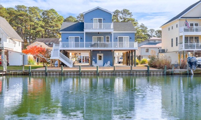 Captain's Cove Casa | Coastal Crab - Waterfront with incredible Amenities.
