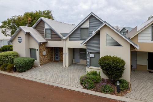 Broadwater Casa | Coastal Elegance Relaxed Stay in Broadwater
