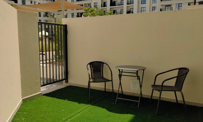 Al Khan Apartamento | Coastal Elegance: Studio, Pool & Beach Proximity