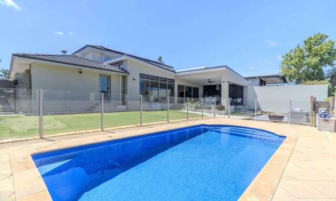 Mullaloo Casa | Coastal Escape Near Mullaloo Beach!