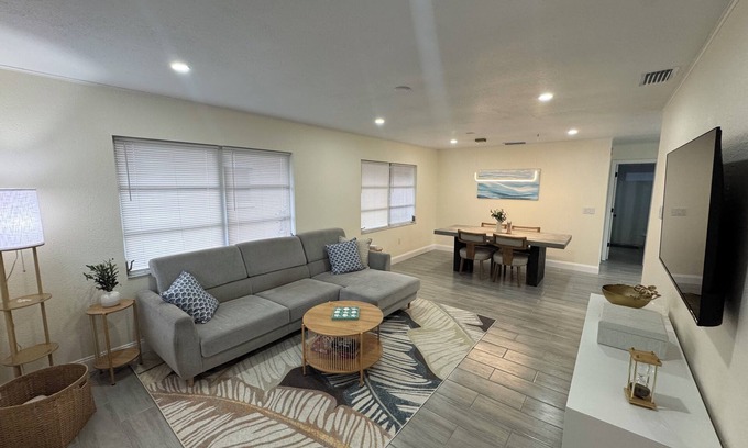 South Gate Ridge Casa | Coastal escape near Siesta Key!