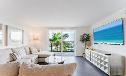 Boca Raton Apartamento | Coastal Escape - Pool - Beach