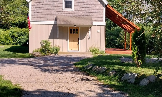 Tiverton Cabaña | Coastal Farm Cottage *Book 7 days receive $100 gift card*