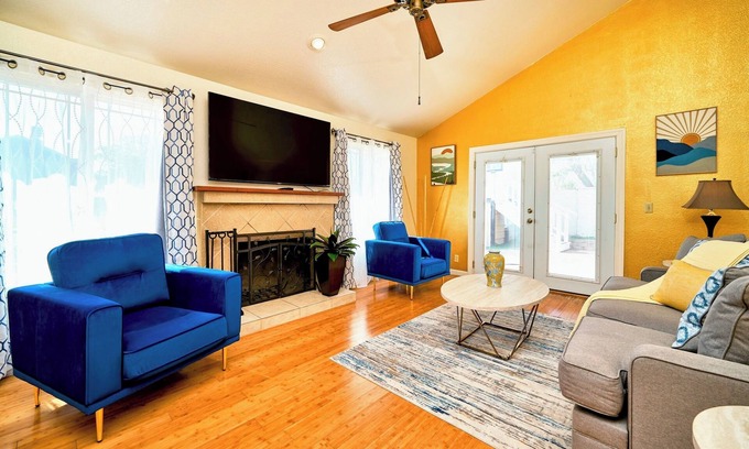 Salinas Casa | Coastal Gateway House-Family Retreat Near Monterey