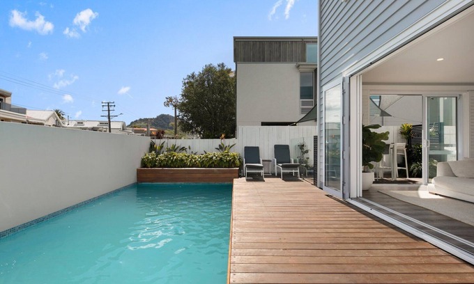 Mount Maunganui Casa | Coastal Getaway with Pool - Central Mount Maunganui, Spacious 5 Bedroom Home