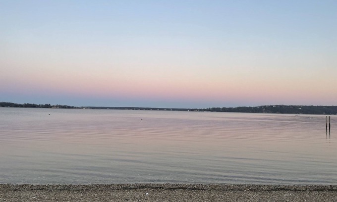 Town of Southold Town Casa | Coastal Getaway, water views, walk to beach