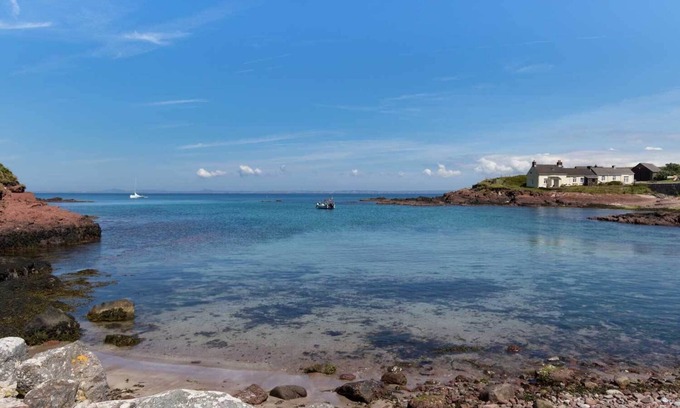 St Ishmaels Casa | Coastal Haven - Ideal for Skomer Island