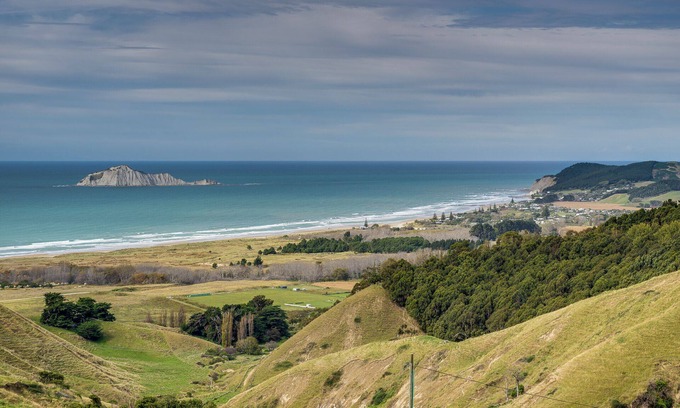 Waimarama Casa | COASTAL HAVEN – WAIMARAMA HOLIDAY HOME, family friendly in Waimarama