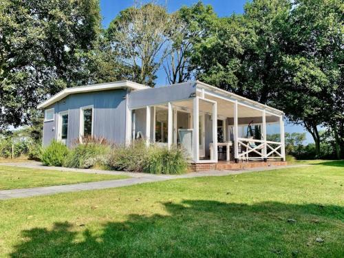 Sint Maartensvlotbrug Casa | Coastal hideaway bungalow with garden