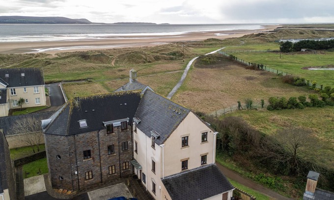 Burry Port Apartamento | Coastal holiday apartment with glorious views