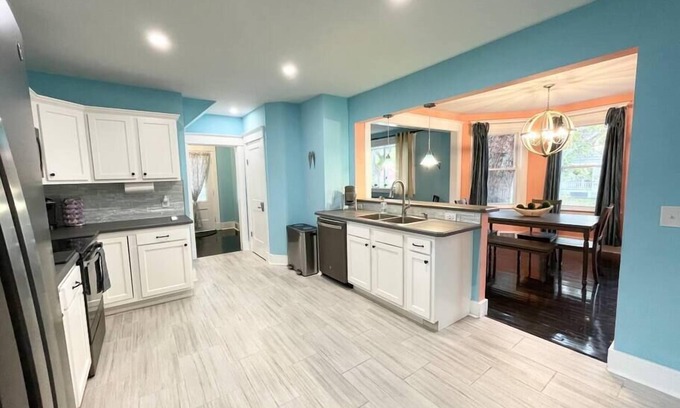 Schenectady Casa | 🦀 ⚓ Coastal Inspired Home Away From Home 🏝