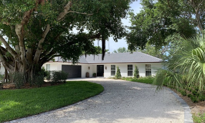 Indian River Shores Casa | Coastal Luxury home just steps from the beach. Live an island life.