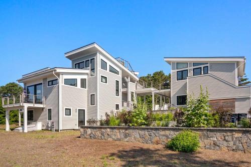 Wellfleet Casa | Coastal Luxury Near Wellfleets Best Beaches