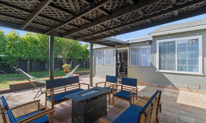 Westside Costa Mesa Casa | Coastal Magic Retreat