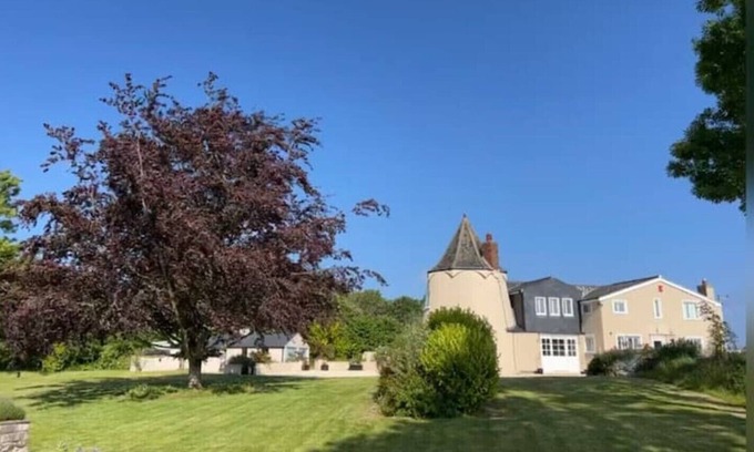 Llandudno Casa | Coastal mill, panoramic stunning sea views, woodland walks and more!