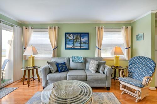 Gulf Stream Estates Apartamento | Coastal Murrells Inlet Condo with Balcony!
