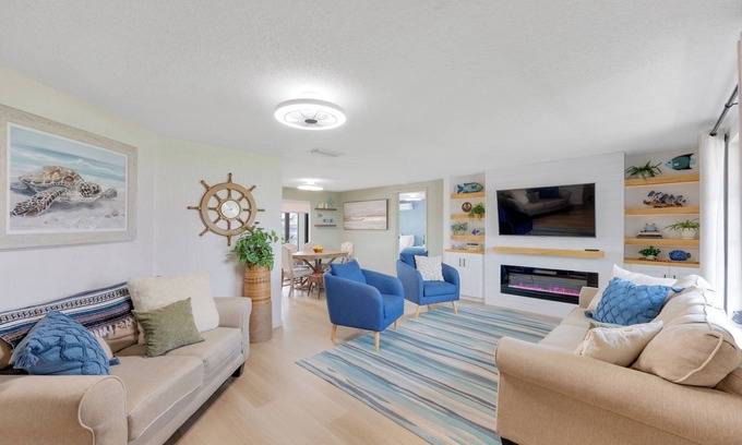 South Venice Casa | Coastal Oasis ~ Beaches, Parks, Shopping & Entertainment, Pet Friendly