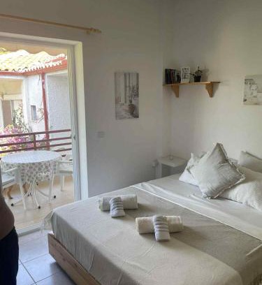 Polichrono Apartamento | Coastal Oasis