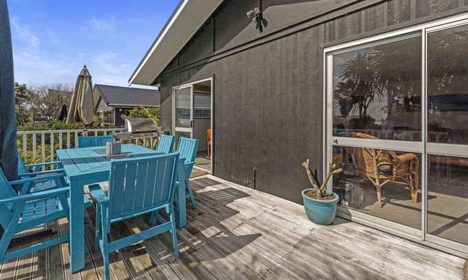 Papamoa Beach Casa | Coastal Oasis - Papamoa Beach Holiday Home