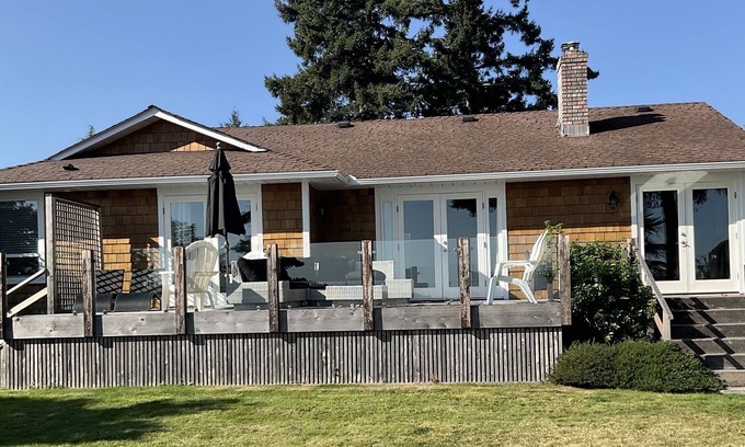 Regional District of Nanaimo Casa | Coastal Oceanfront Home,Private beach access on Parksville Beach-BEAUTIFUL VIEWS