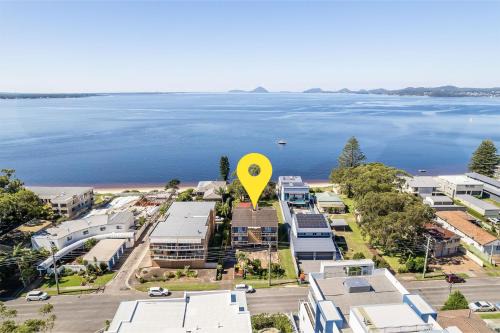Soldiers Point Apartamento | Coastal Paradise at Fore Dek 3, 17 Soldiers Point Road - water views, linen, Wi-Fi, Air Con