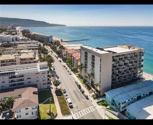 South Redondo Apartamento | Coastal Paradise Retreat Stylish Oceanfront Condo