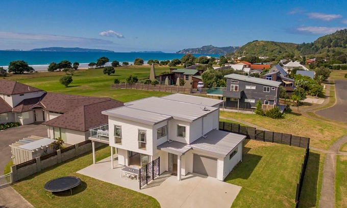 Matarangi Casa | Coastal Pearl - Matarangi Holiday Home