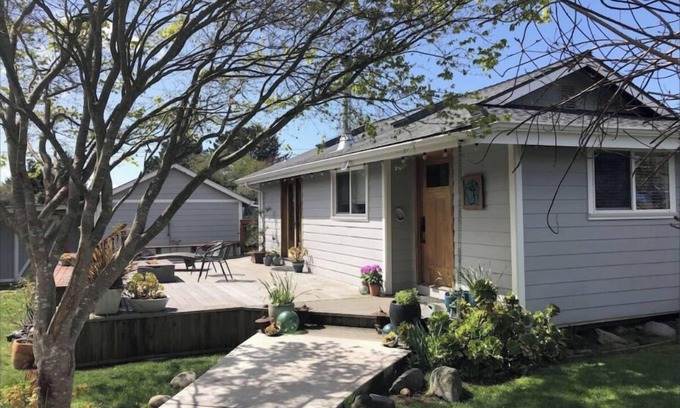 Westhaven-Moonstone Casa | Coastal Refuge, *Hot Tub,* Close to Town.