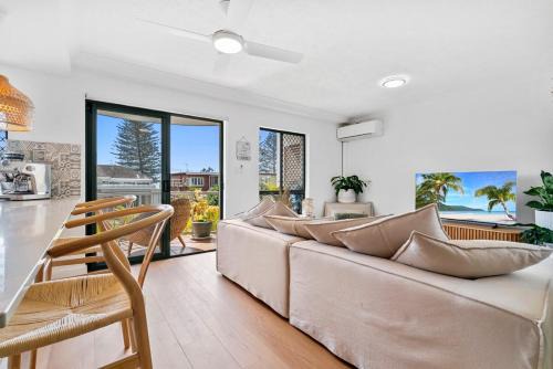 Bilinga Apartamento | Coastal Retreat at Bilinga Beach, Ocean Views