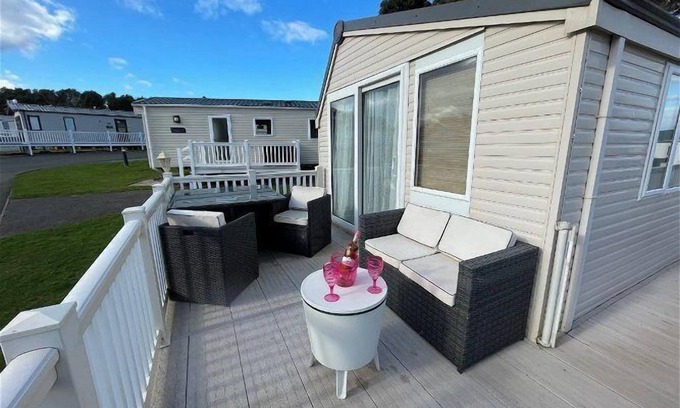 Cayton Bay Cabina | Coastal Retreat at Cayton Bay