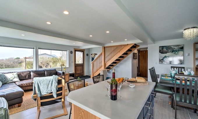 Pacific Beach Casa | ¡NUEVO! Retiro costero actualizado con terraza y vistas al mar