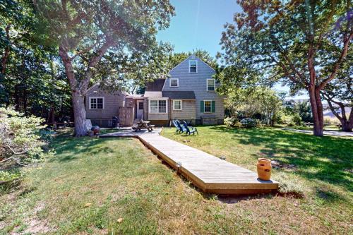 West Hyannisport Casa | Coastal Retreat