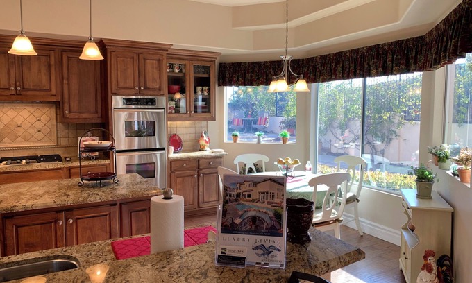 Ivey Ranch - Rancho Del Oro Casa | Coastal Retreat with Pool & Spa Large Beautiful Home for Families