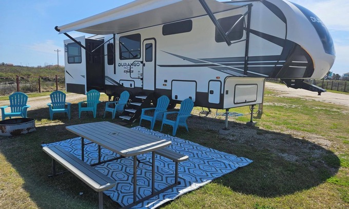 Port Bolivar Casa | Coastal RV – Durango Half Ton 5th Wheel - Sleeps 6