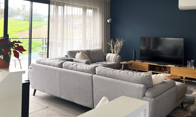 Waipu Casa | Coastal Serenity - Langs Beach Holiday Home