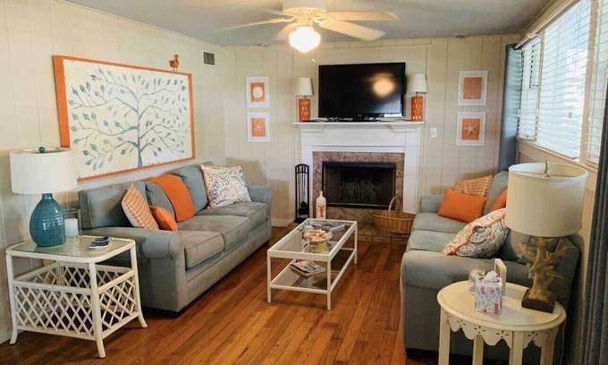 Waveland Casa | Coastal Serenity - Old time charm with a coastal touch near the beach..