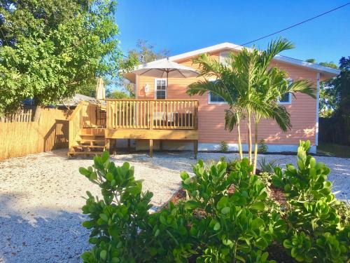 Central Naples Apartamento | Coastal Studio Escape!