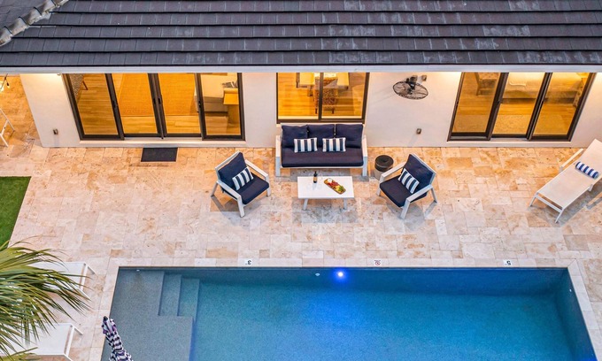Harbour Inlet Casa | Coastal Style Haven | Walk To Beach | Heated Pool | Tranquility | Manatee Ranch Key | RESlDENCES