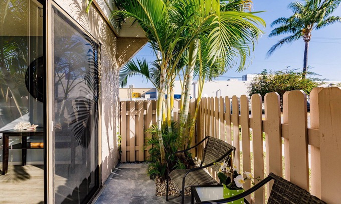 South Gate Ridge Casa | Remodeled Coastal home 6 miles from Siesta Key