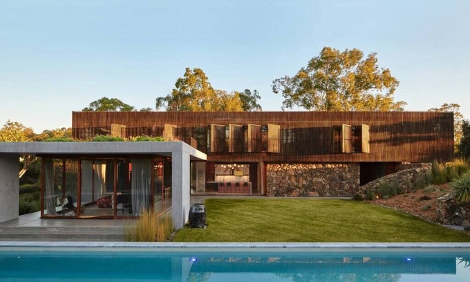 Mudgeeraba Casa | Coastal Urban Retreat 7 bed, 25m pool, pet