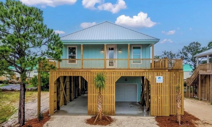 Dauphin Island Casa | Coastal Vibe for 12 : Ocean V: Bikes: Pet Friendly: Amenities: Comfort & Style