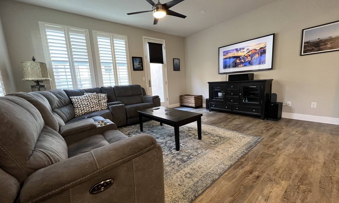 Folsom Casa | Coastal Vibes Cal King Bed Trails