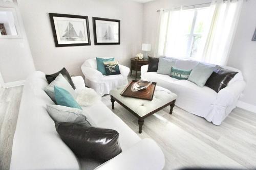 Tequesta Casa | Coastal Village Retreat