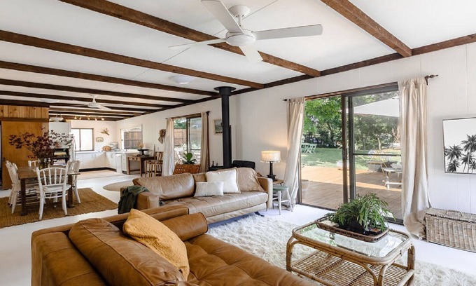 Killcare Heights Casa | Coastal vintage cottage brimming with character and charm just moments to beaches, bay and cafes.
